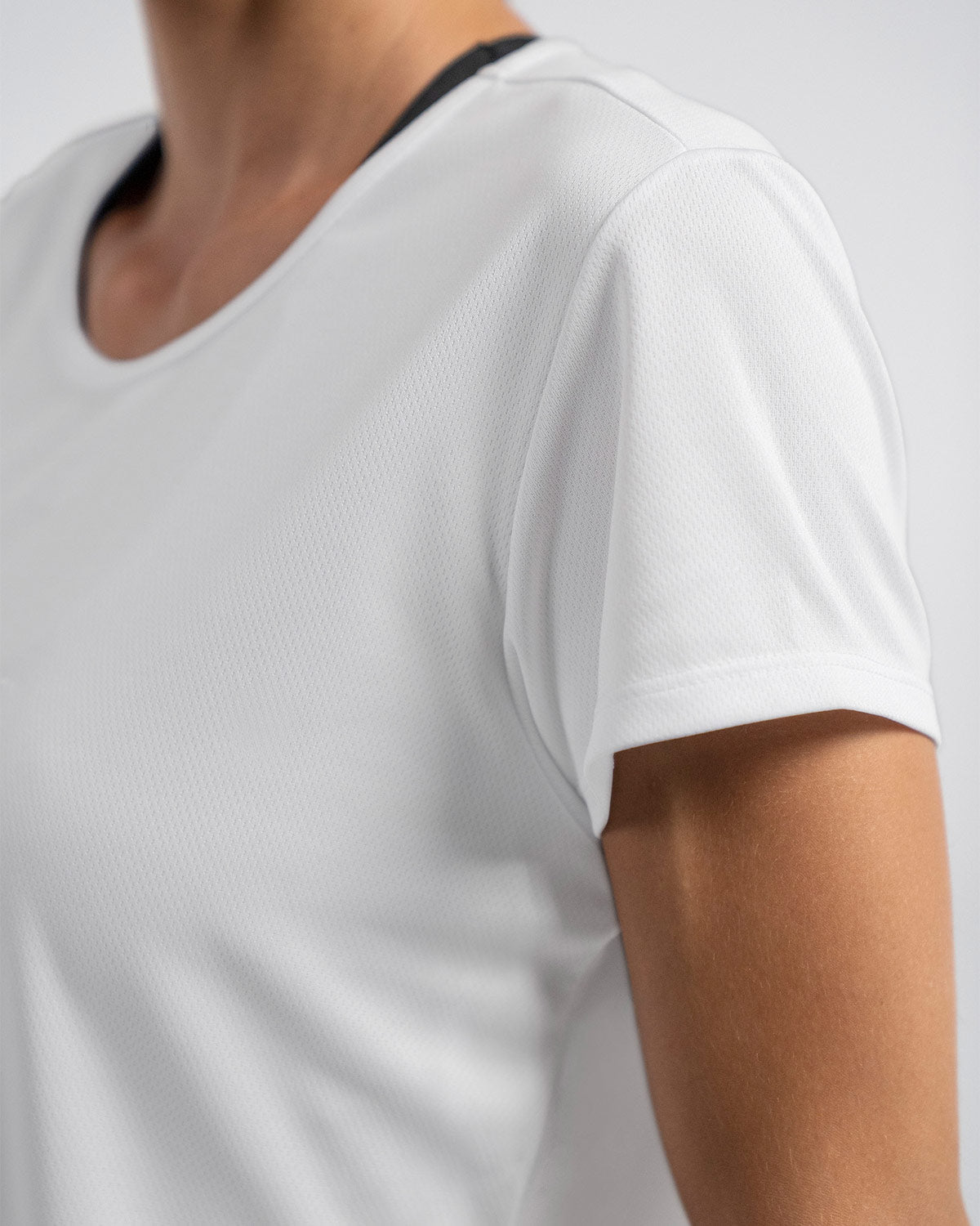 Camiseta deportiva de secado rápido y silueta semiajustada