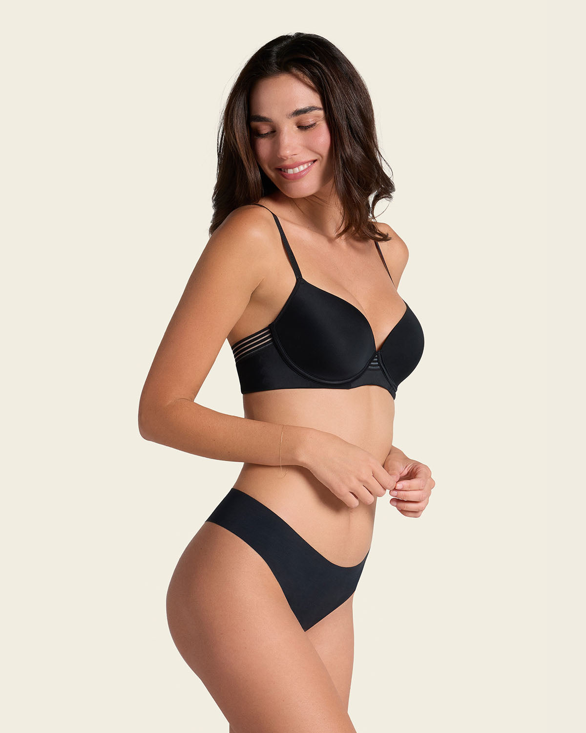Braga tanga invisible ultraplana sin elásticos y de pocas costuras