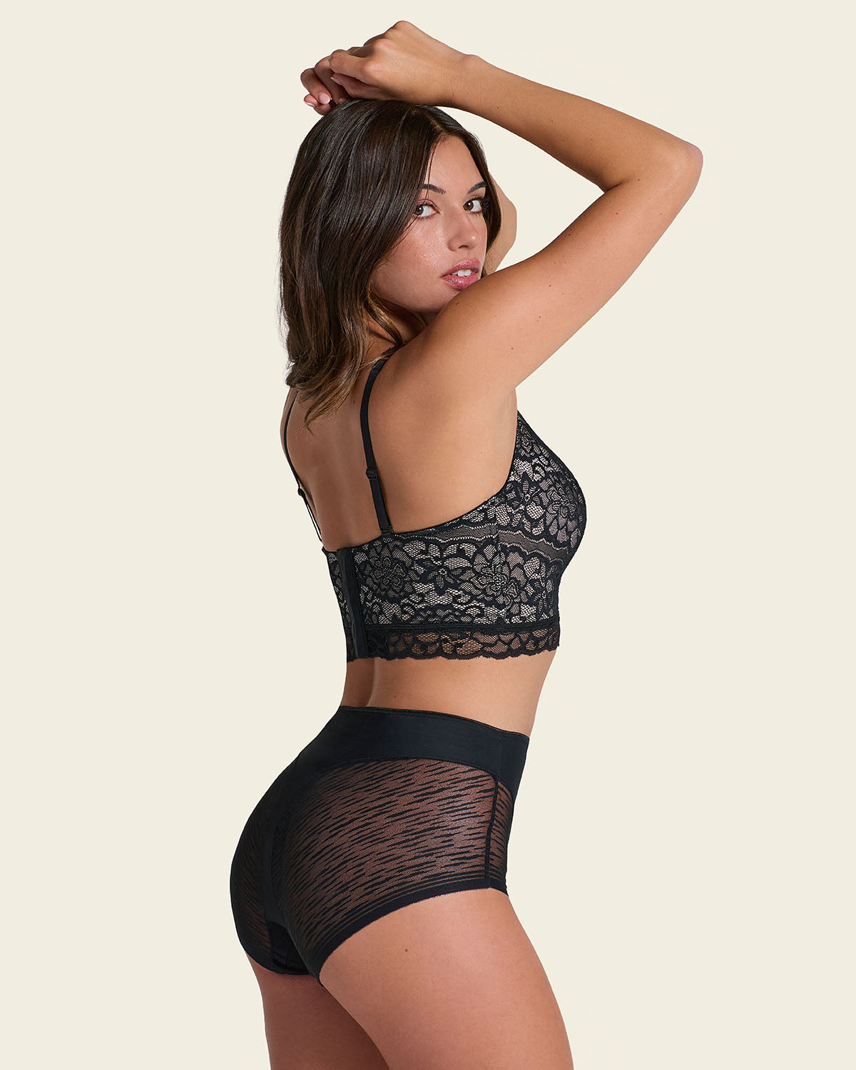 Braga faja clásica invisible con transparencias en glúteos y laterales