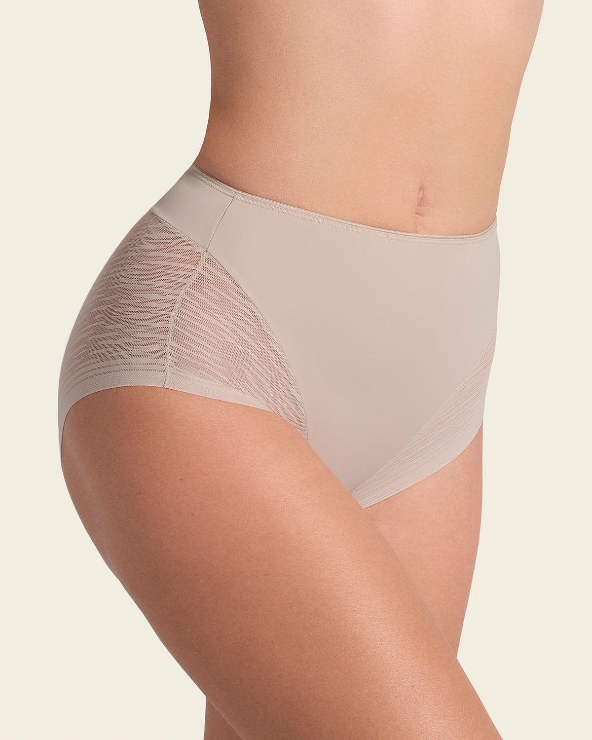 Braga faja clásica invisible con transparencias en glúteos y laterales