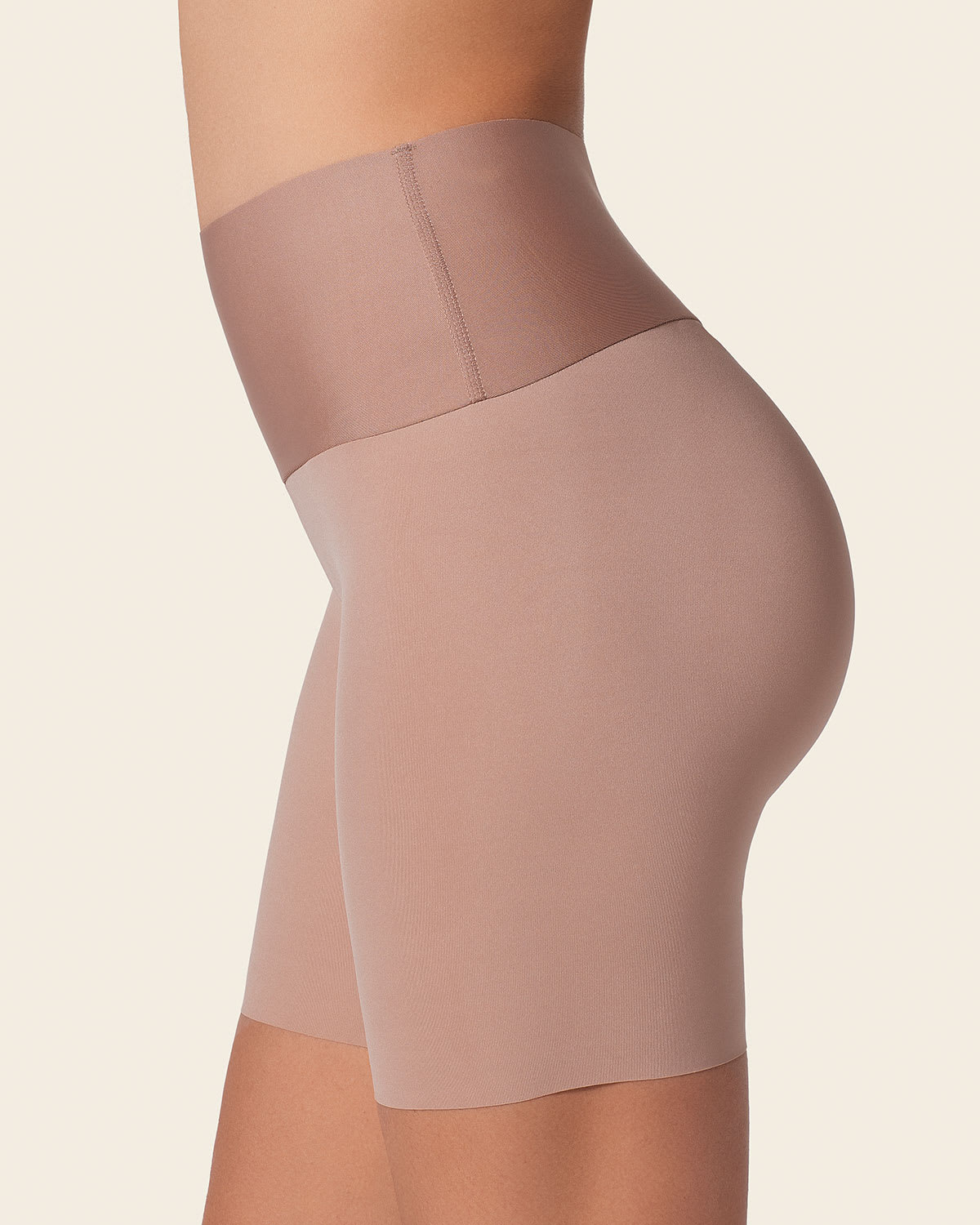 Short moldeador aspecto invisible con fajón antideslizante