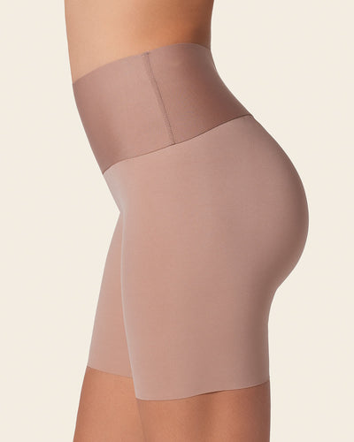 Short moldeador aspecto invisible con fajón antideslizante