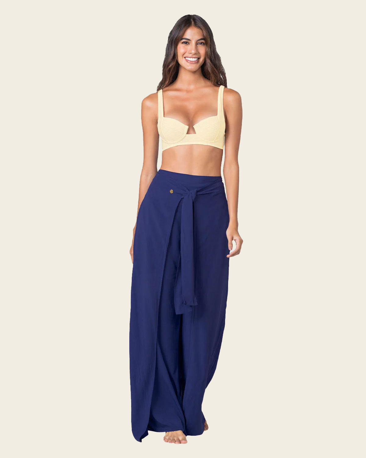Pantalón tipo lino con tiras anudables en frente y elástico en espalda
