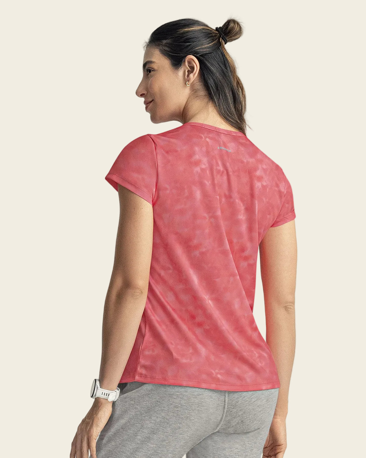 Camiseta deportiva de secado rápido y silueta semiajustada