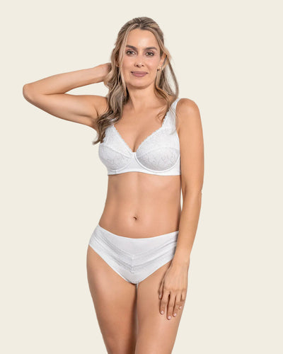 Sujetador triangular con copas en encaje y espalda en tela lisa