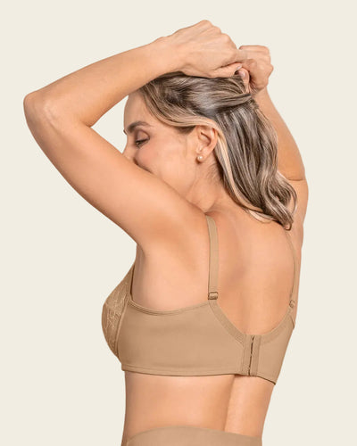Sujetador triangular con copas en encaje y espalda en tela lisa