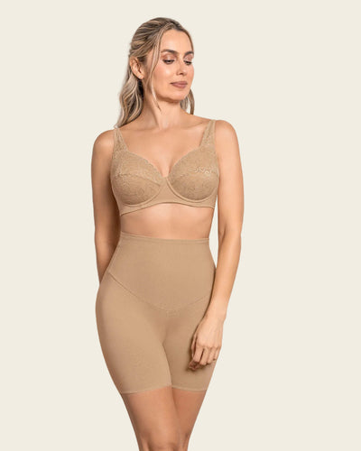 Sujetador triangular con copas en encaje y espalda en tela lisa